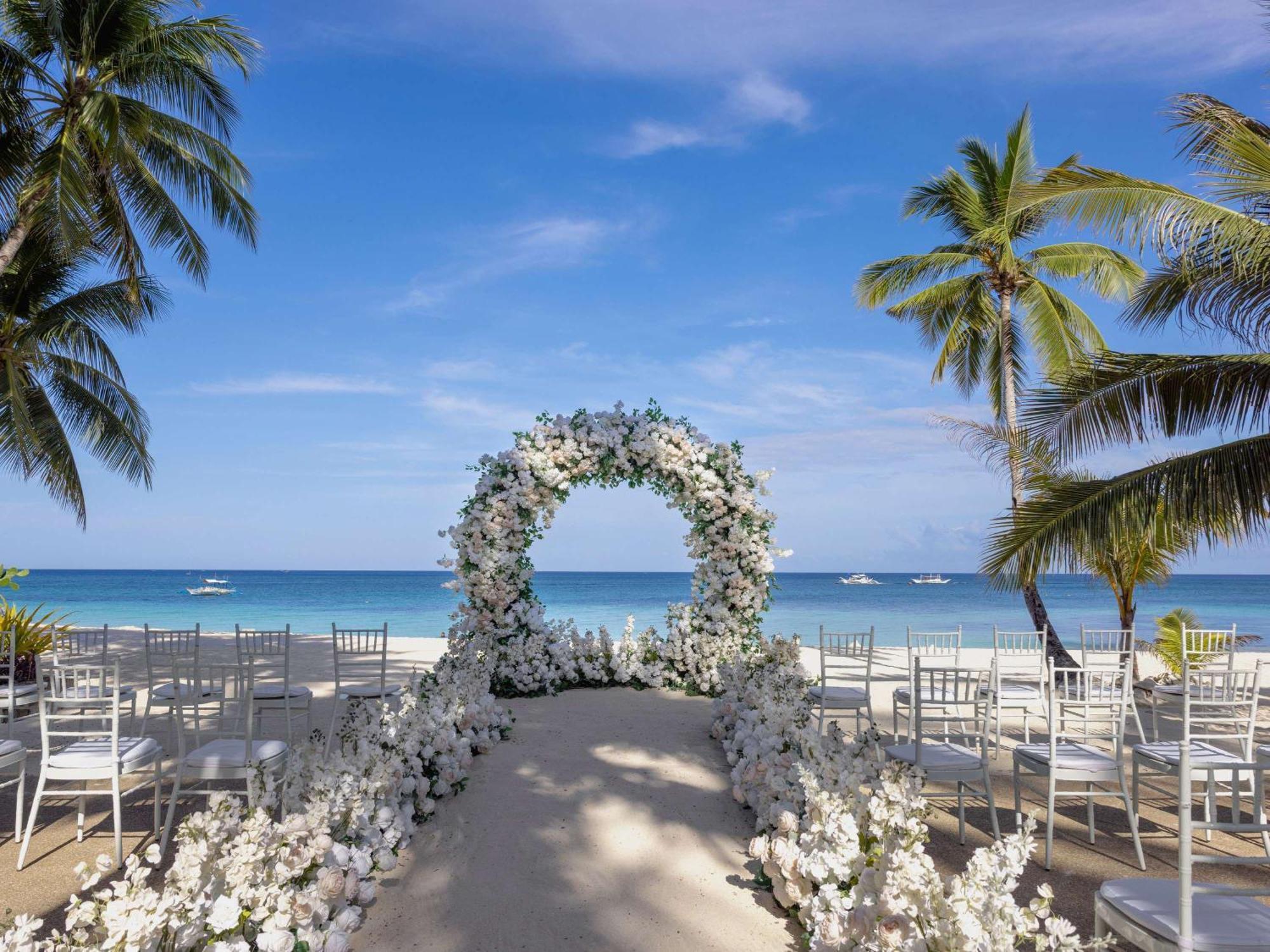 Movenpick Resort & Spa Boracay Yapak Εξωτερικό φωτογραφία A beach wedding in Cancun, Mexico