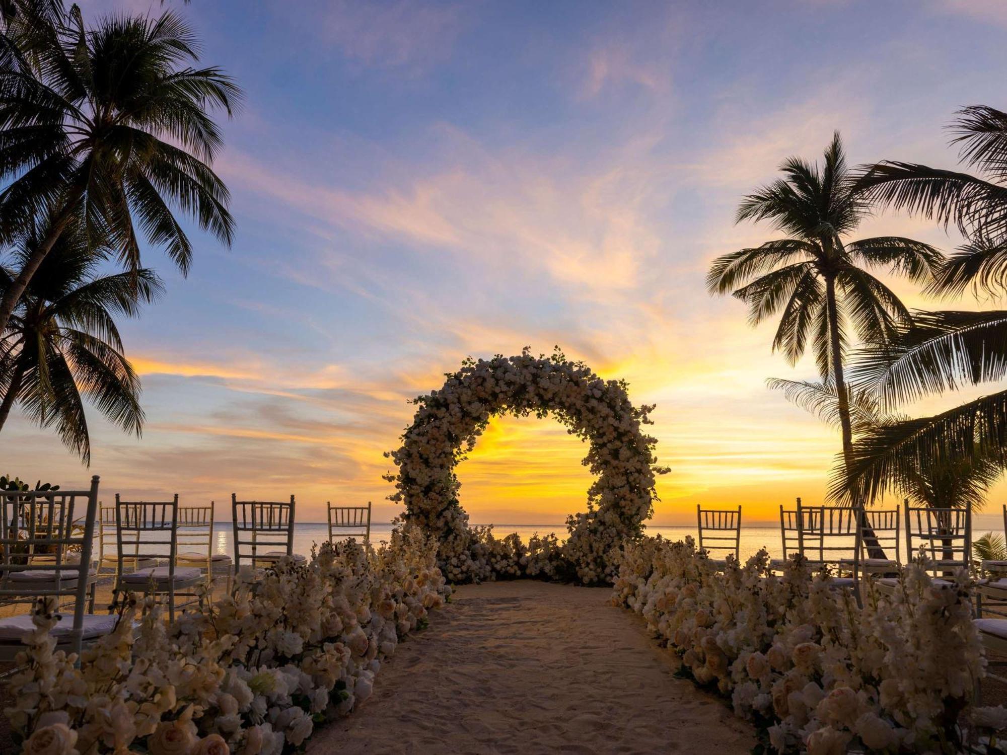 Movenpick Resort & Spa Boracay Yapak Εξωτερικό φωτογραφία Sunset at the beach