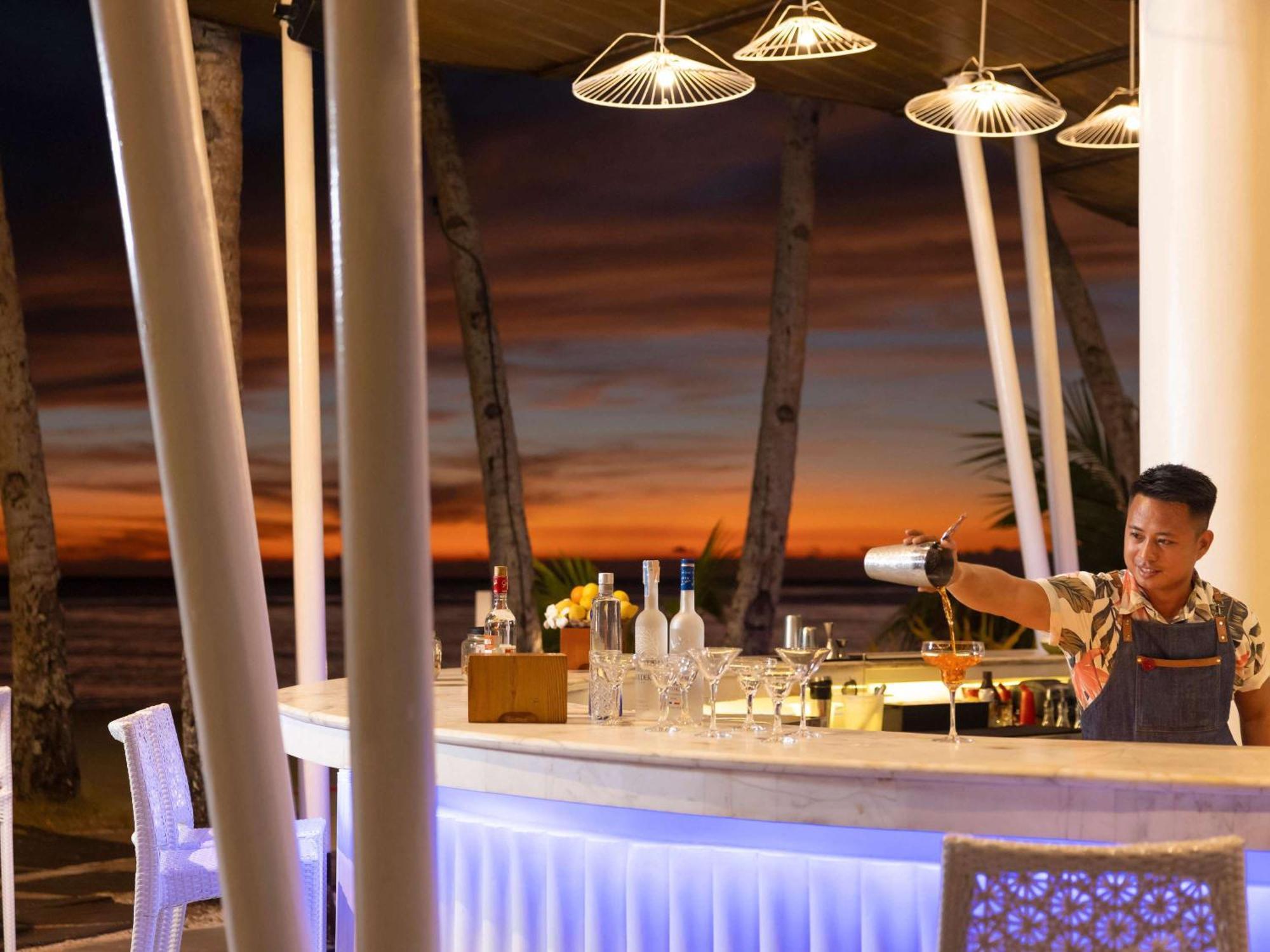 Movenpick Resort & Spa Boracay Yapak Εξωτερικό φωτογραφία Sunset Bar
