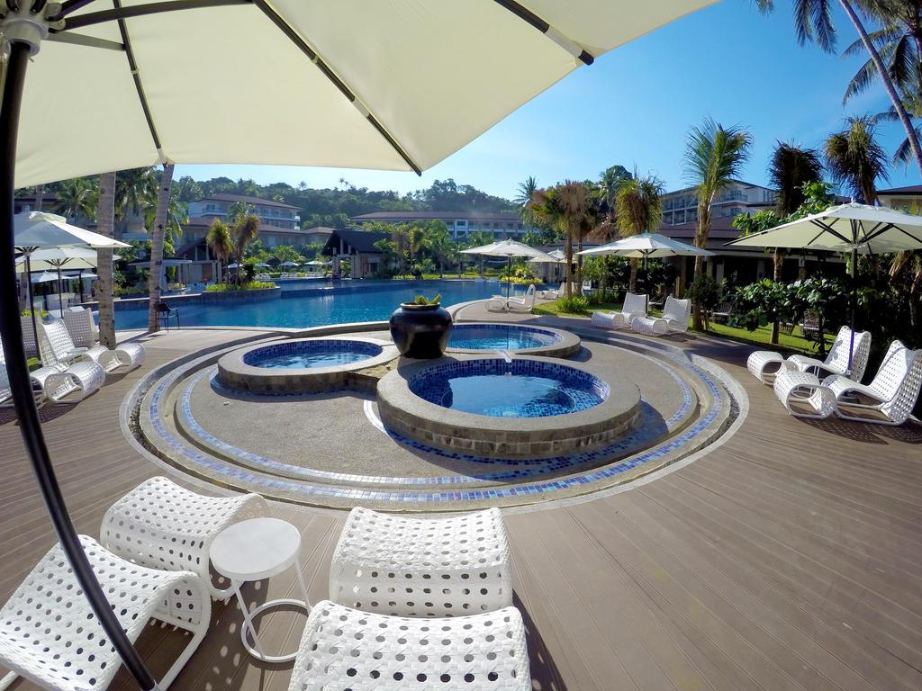 Movenpick Resort & Spa Boracay Yapak Εξωτερικό φωτογραφία The swimming pool at the resort
